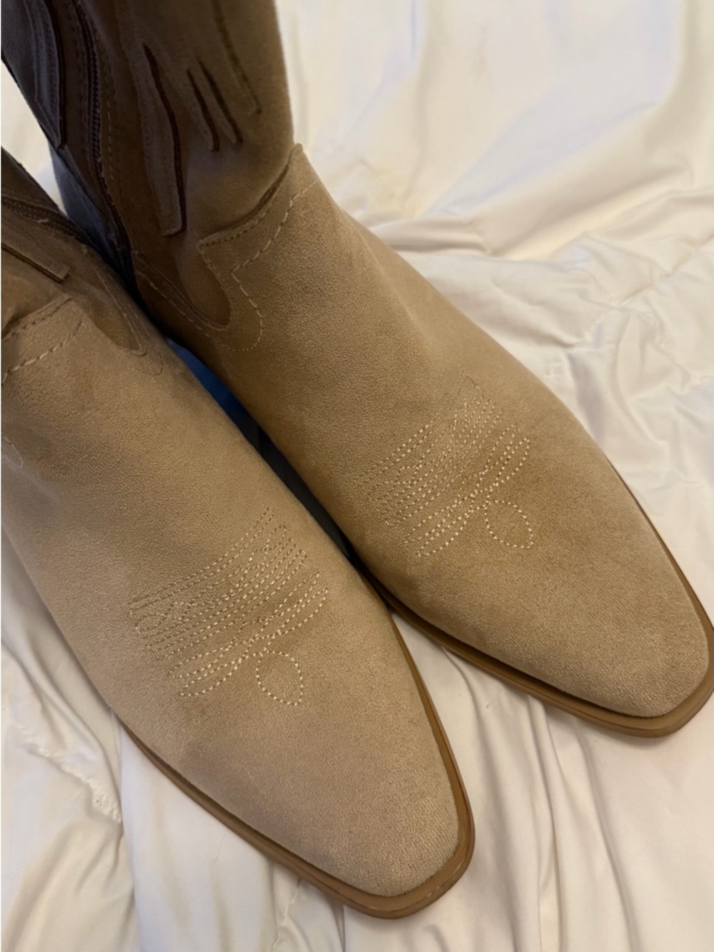 Women’s Suede Western Boots - Picture 4 of 5